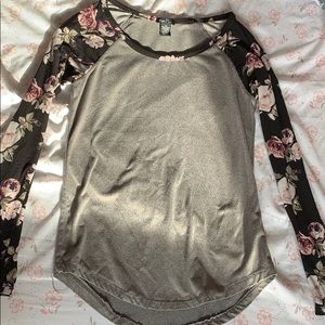 Women’s Rue21 grey long sleeve with floral detail